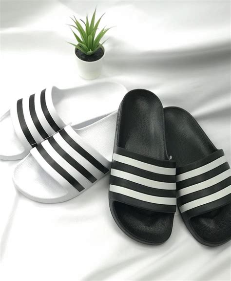 prijs adidas slippers|Adidas 3 strips.